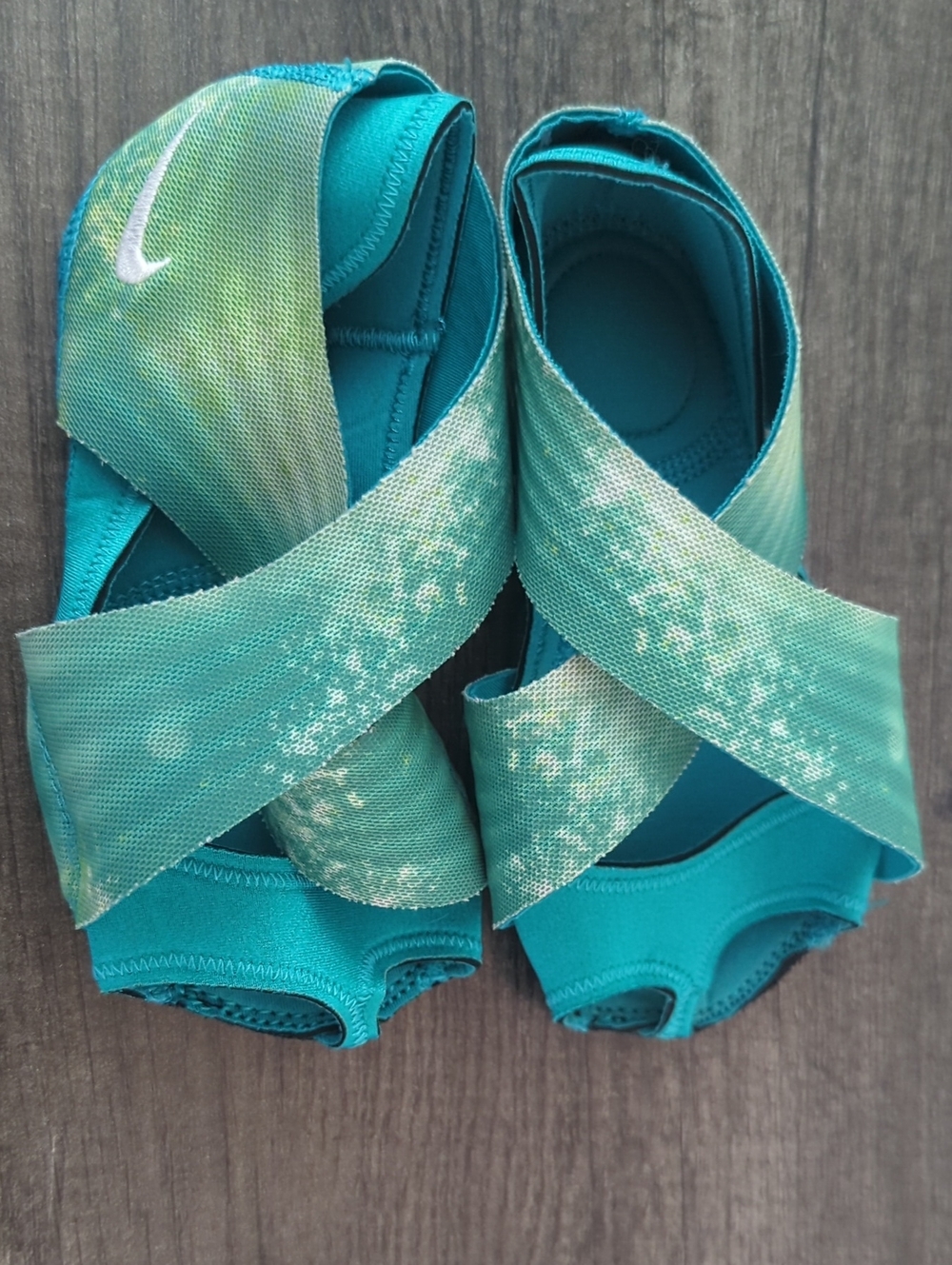 Nike Studio Wrap 2 Teal Green Dance Barre Shoes Size M